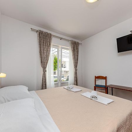 Bed And Breakfast Ivona Baska Voda Luaran gambar