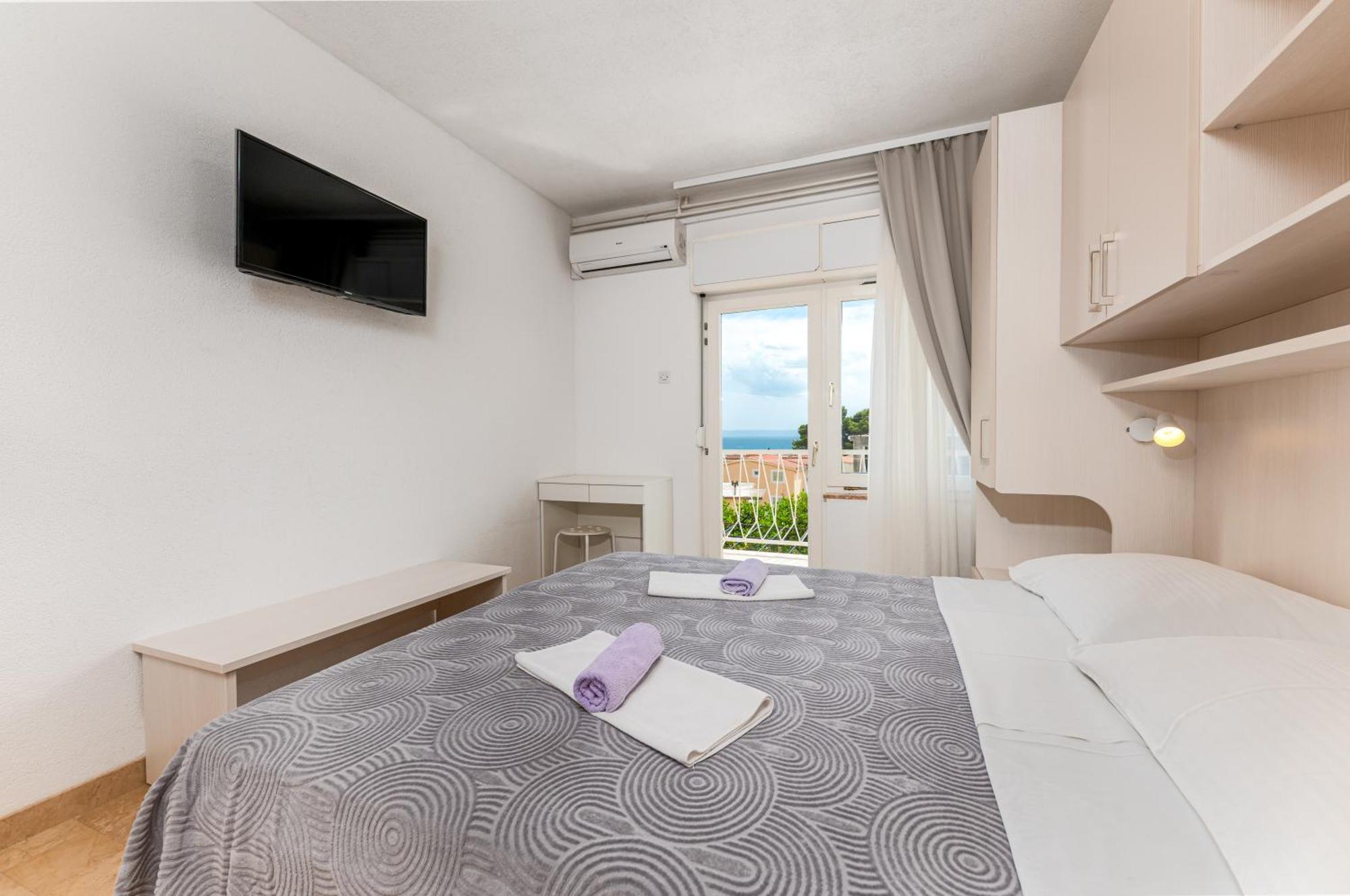 Bed And Breakfast Ivona Baska Voda Bilik gambar