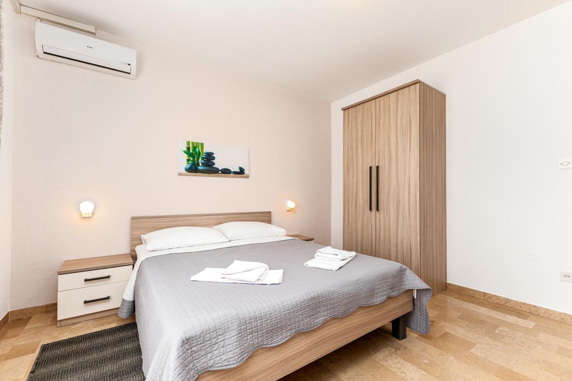 Bed And Breakfast Ivona Baska Voda Bilik gambar