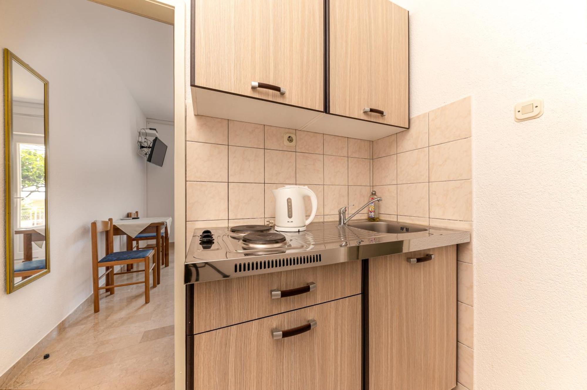Bed And Breakfast Ivona Baska Voda Bilik gambar