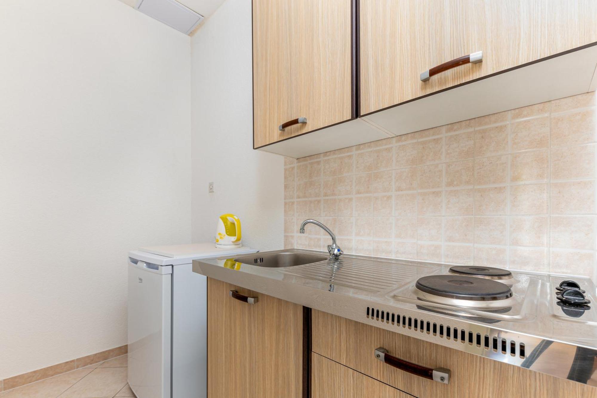 Bed And Breakfast Ivona Baska Voda Bilik gambar